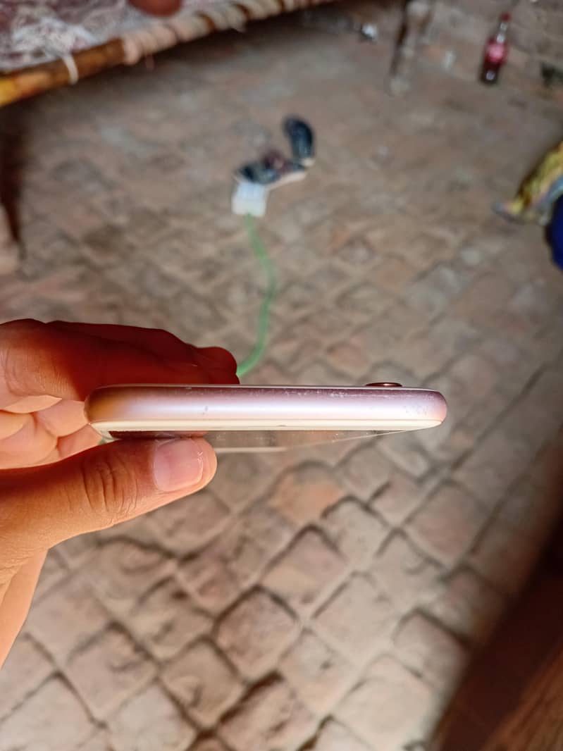 Apple iPhone 6S 1