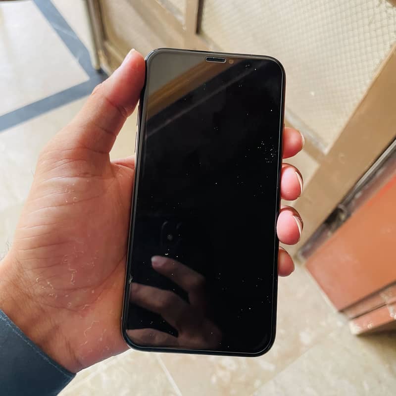 Apple iPhone XS 4