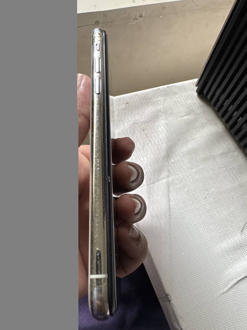 Apple iPhone X 3