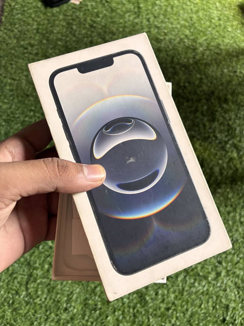 Apple iPhone 16e 1