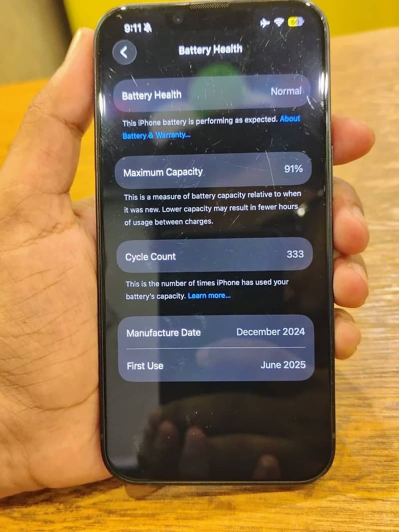 Apple iPhone 16e 3