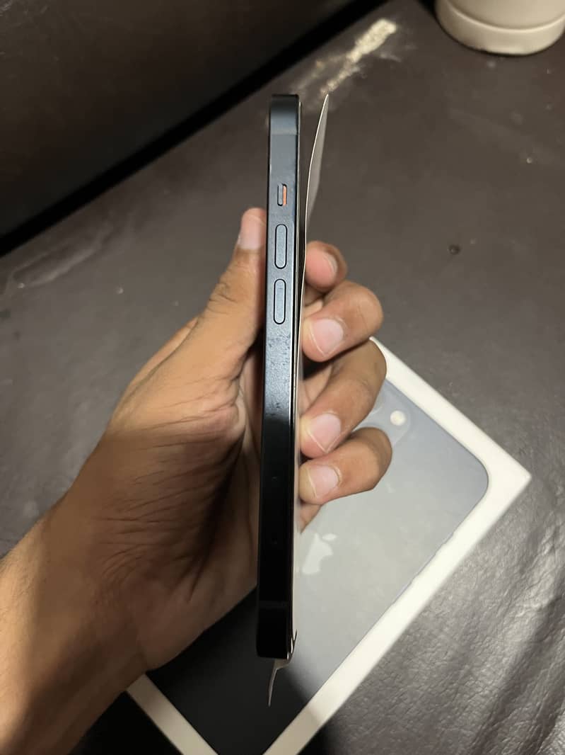 Apple iPhone 13 5