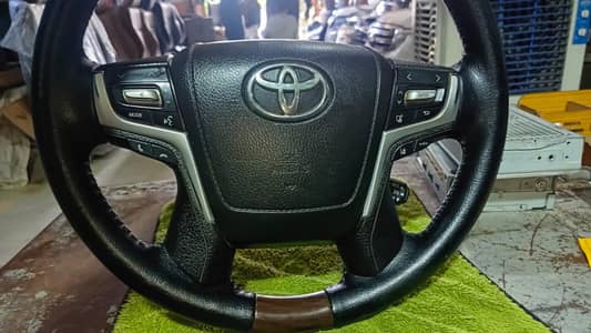 Toyota Prado Land Cruiser V8 Staring leather seats available