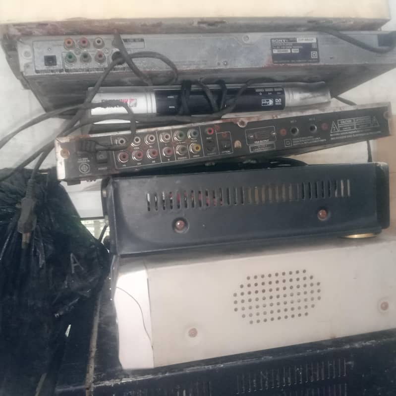 Lot electronic 1