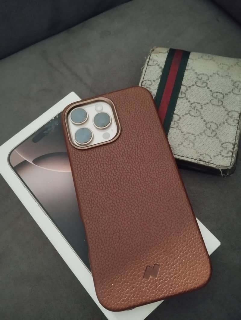 Apple iPhone 16 Pro Max 0