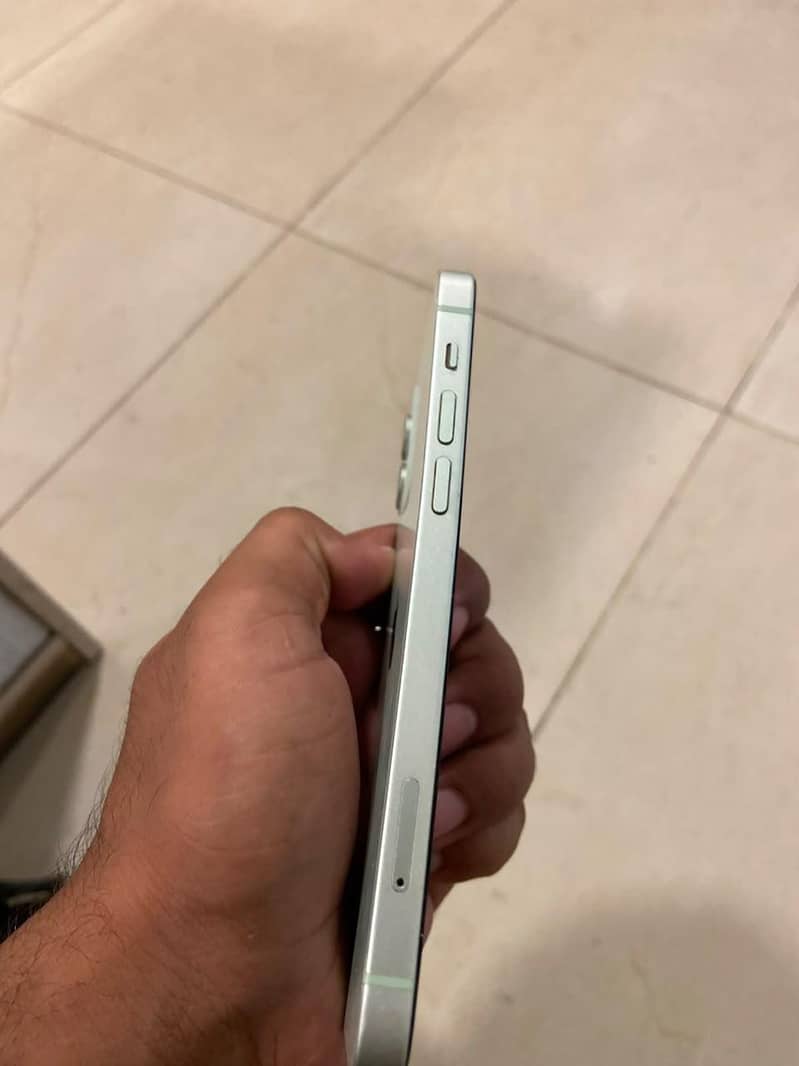 Apple iPhone 12 3