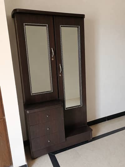 2 Full-Length Mirrors  3 Storage Drawers  Spacious Design  Elegant