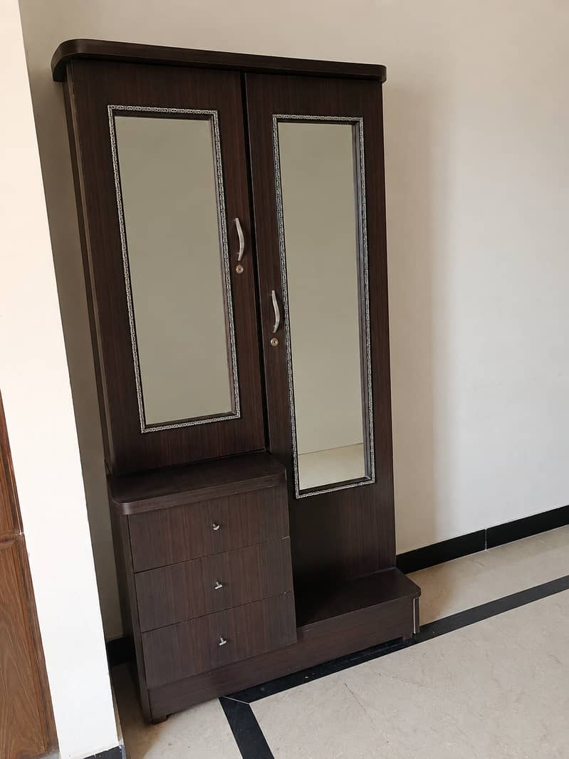 Dressing table 0