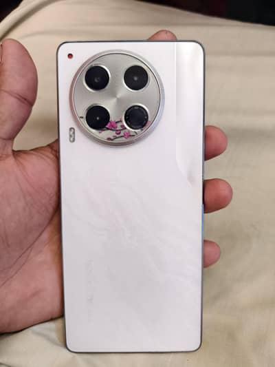 Tecno CAMON 30