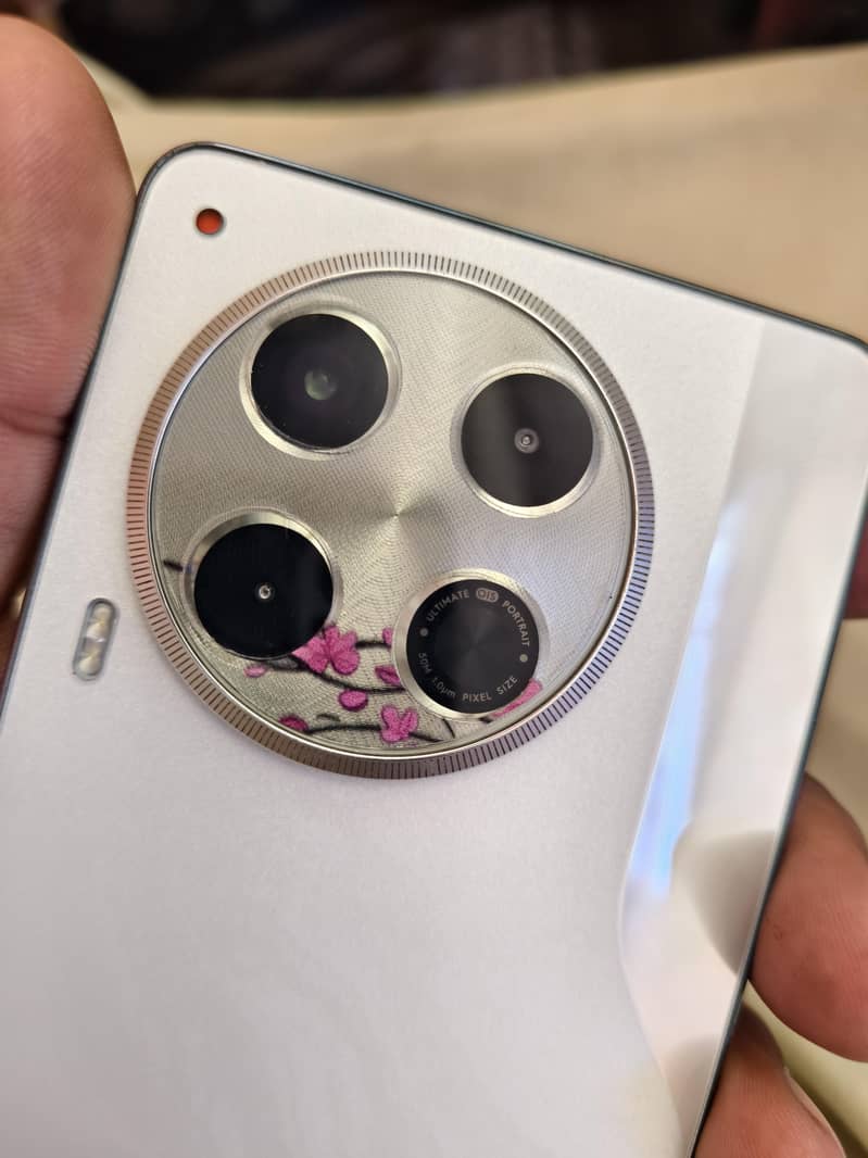 Tecno CAMON 30 1