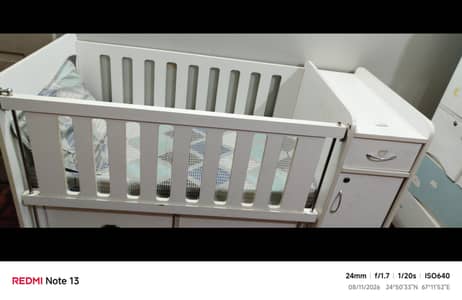 baby wooden cot