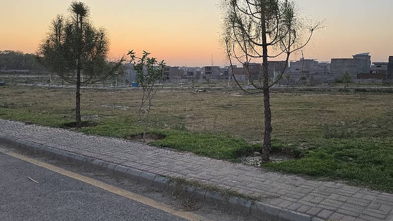 7 Marla Developed Plot, Heighted Location. 4