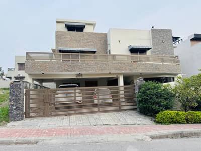 House 1 Kanal For sale In Bahria Town Phase 3