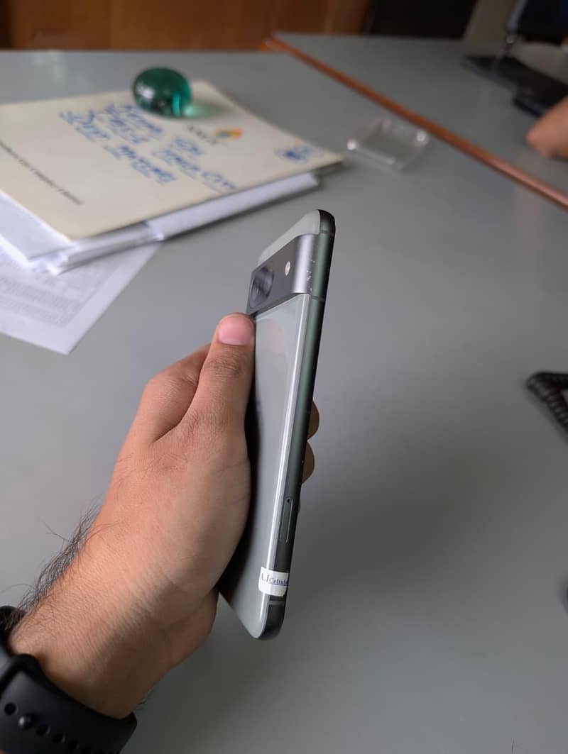 Google Pixel 8(Hazel Grey) – 10/10 Mint Condition 1