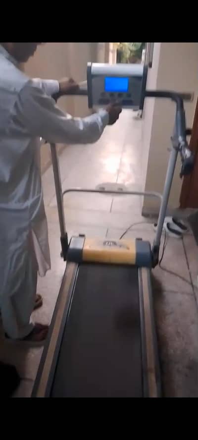 Treademills running machine urgent sale