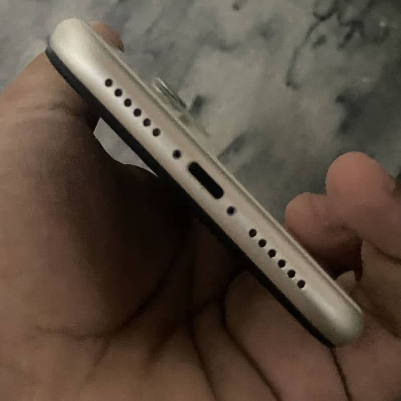 Apple iPhone 11 3