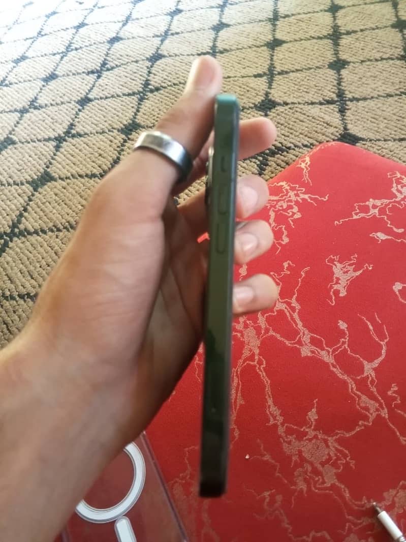 Apple iPhone 13 2