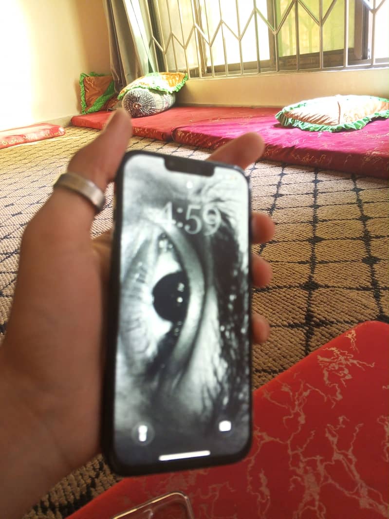 Apple iPhone 13 4