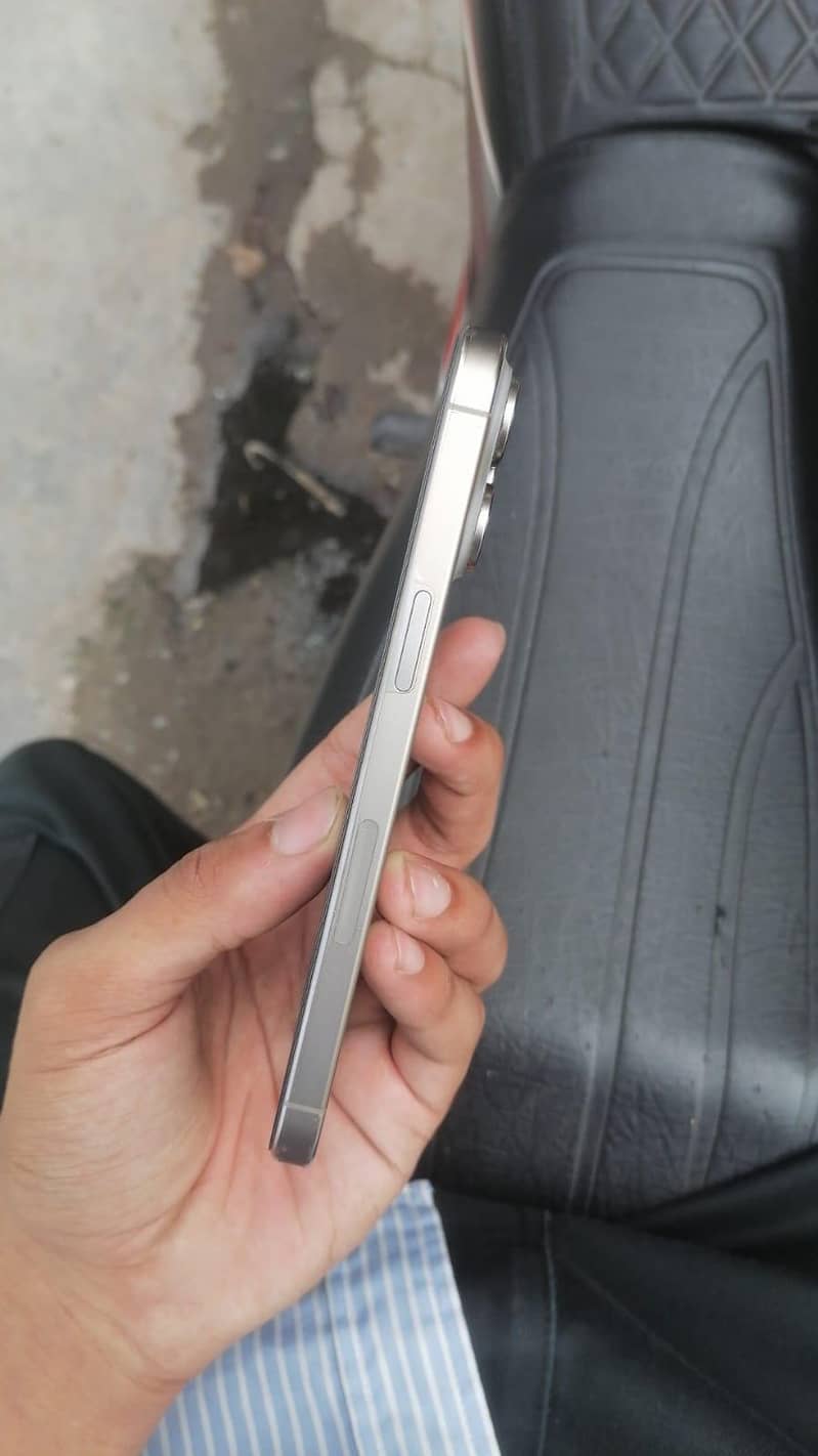Apple iPhone 15 Pro Max 0