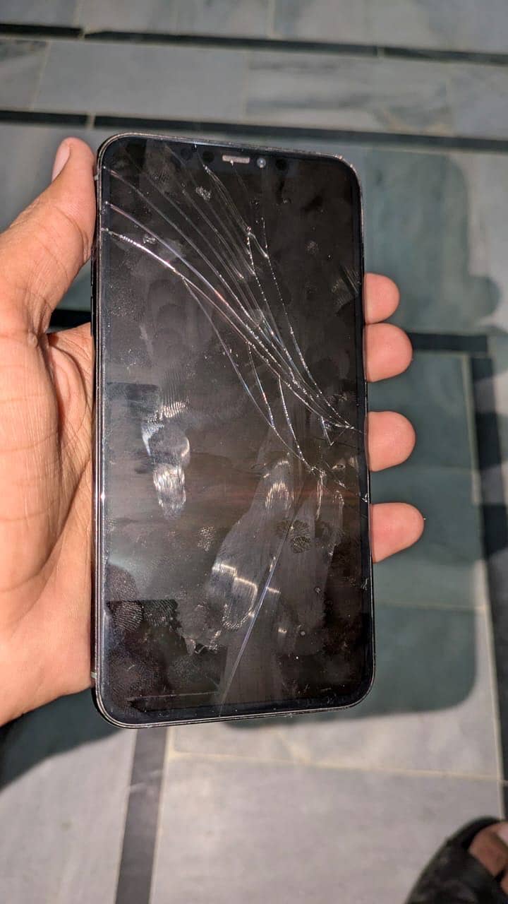 Apple iPhone 11 Pro Max 2