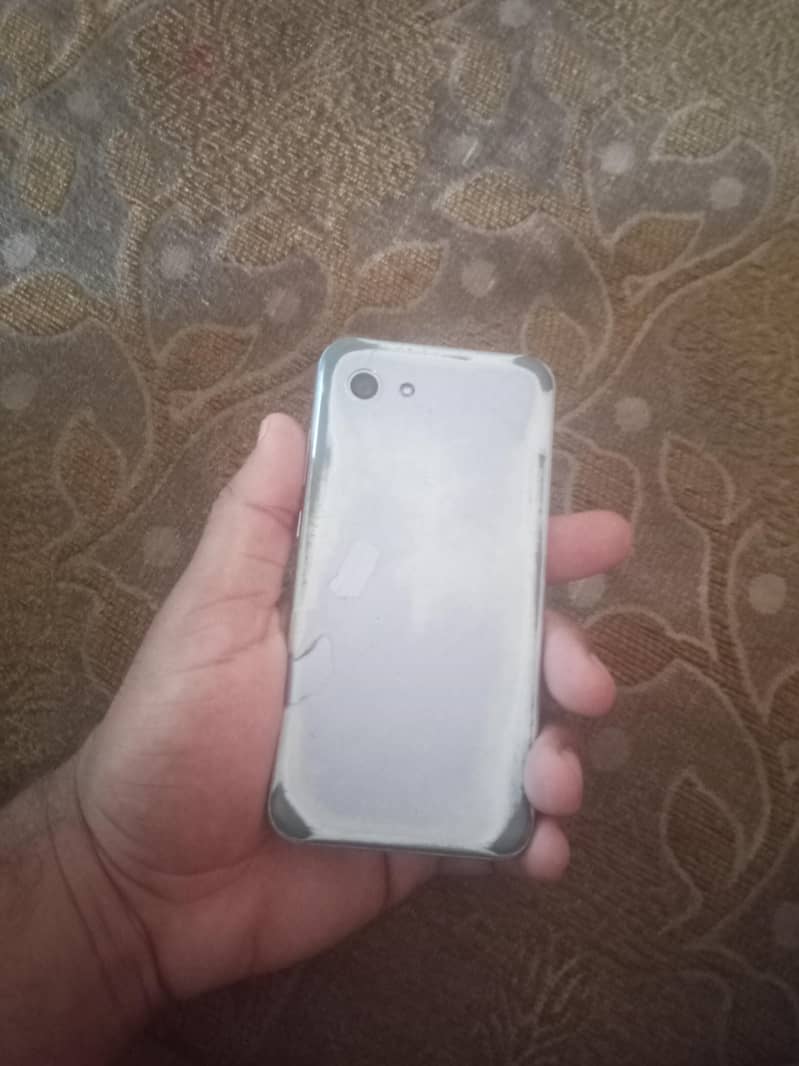 Sharp Aquos Sense 1