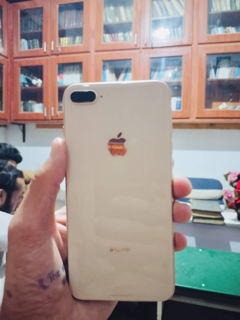 Apple iPhone 8 Plus 2