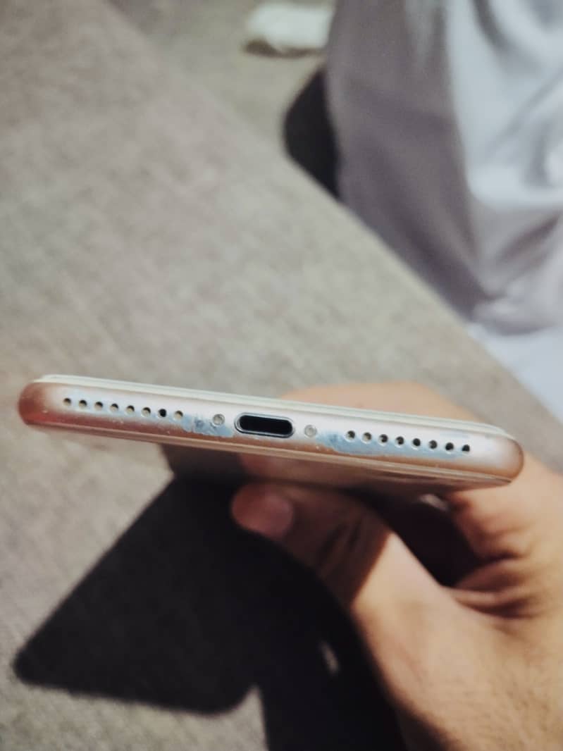Apple iPhone 8 Plus 4