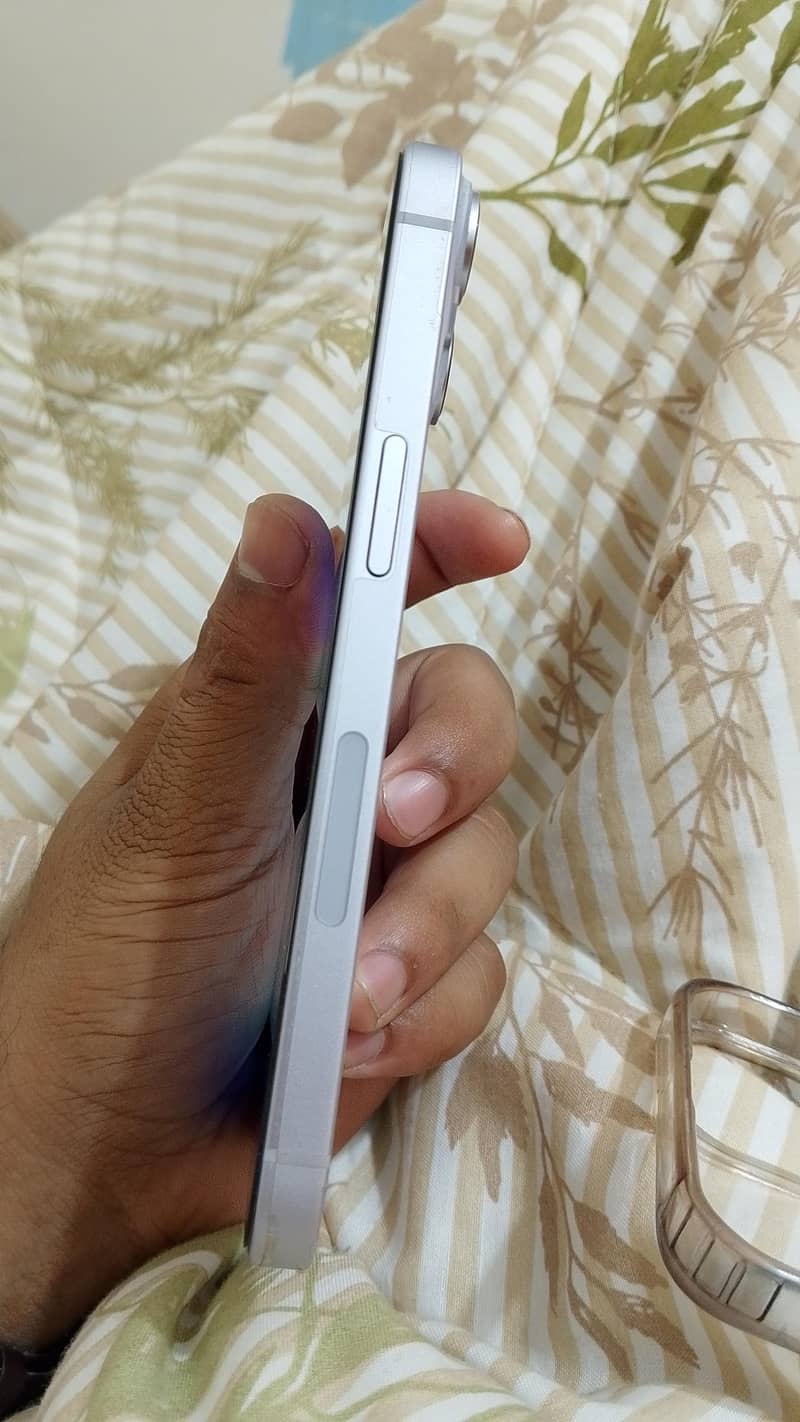 Apple iPhone 14 4