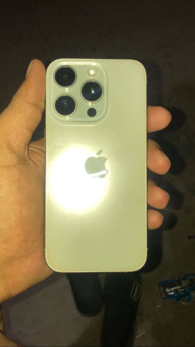 Apple iPhone 15 Pro 2