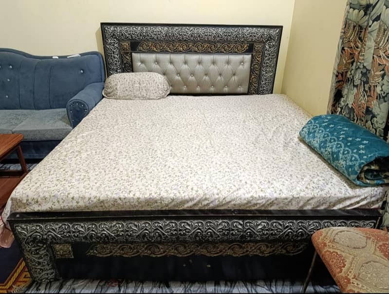 king size bed 0