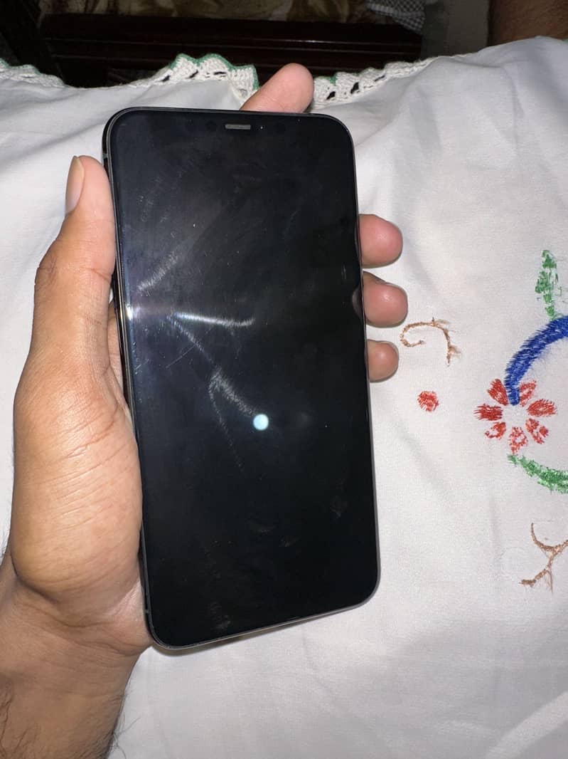 Apple iPhone 11 Pro Max 4