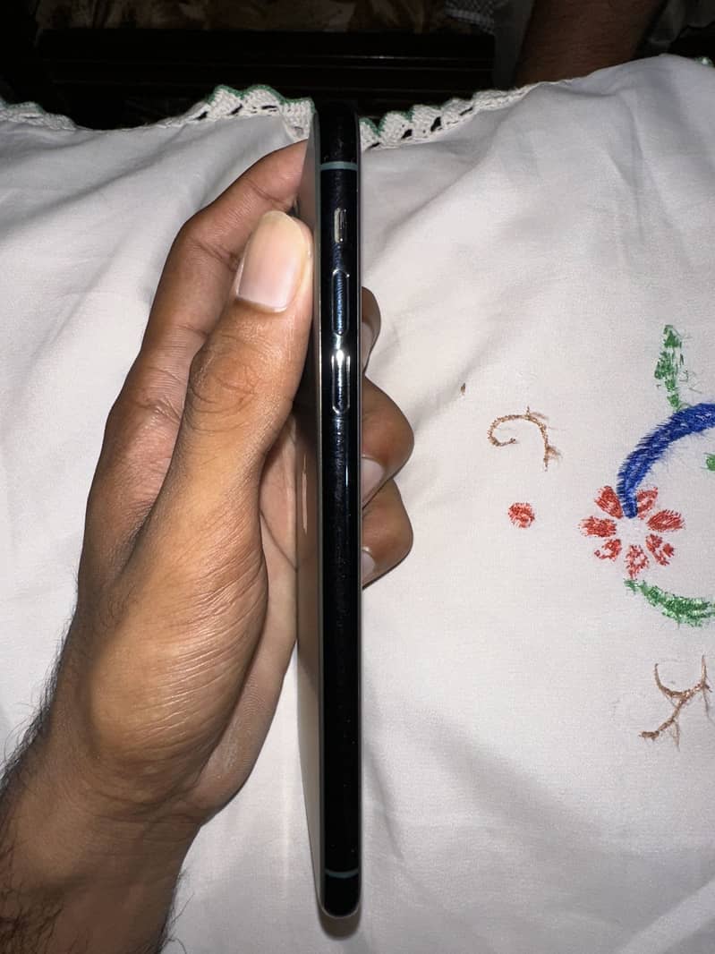 Apple iPhone 11 Pro Max 6