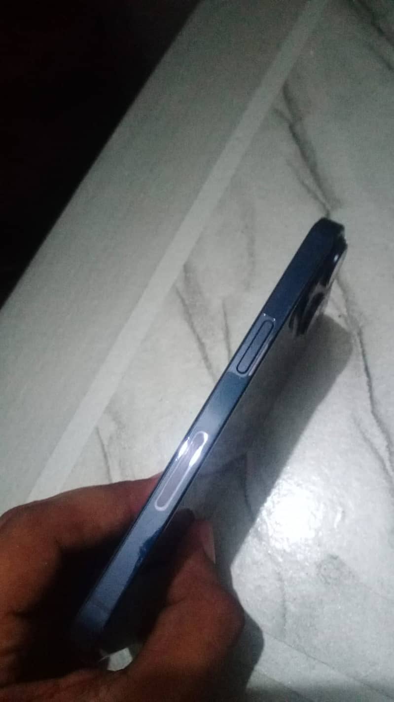 Apple iPhone 14 4