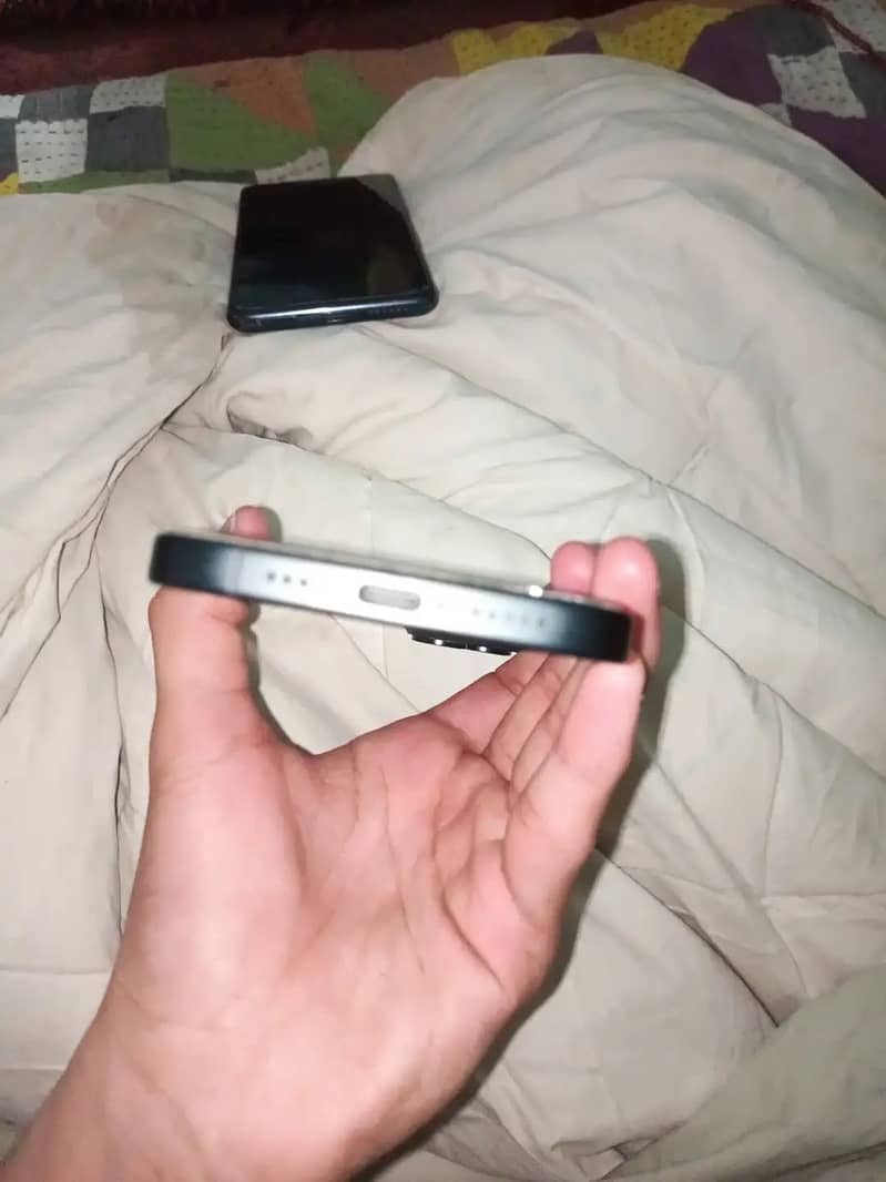 Apple iPhone 15 6