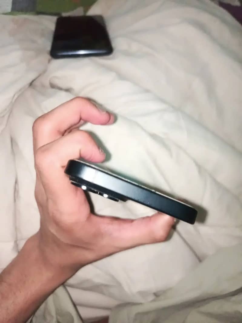 Apple iPhone 15 7