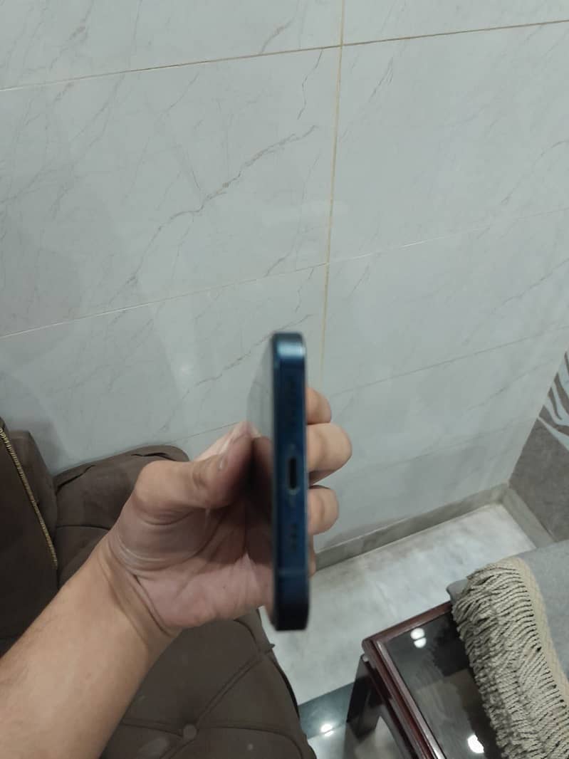 Apple iPhone 12 0