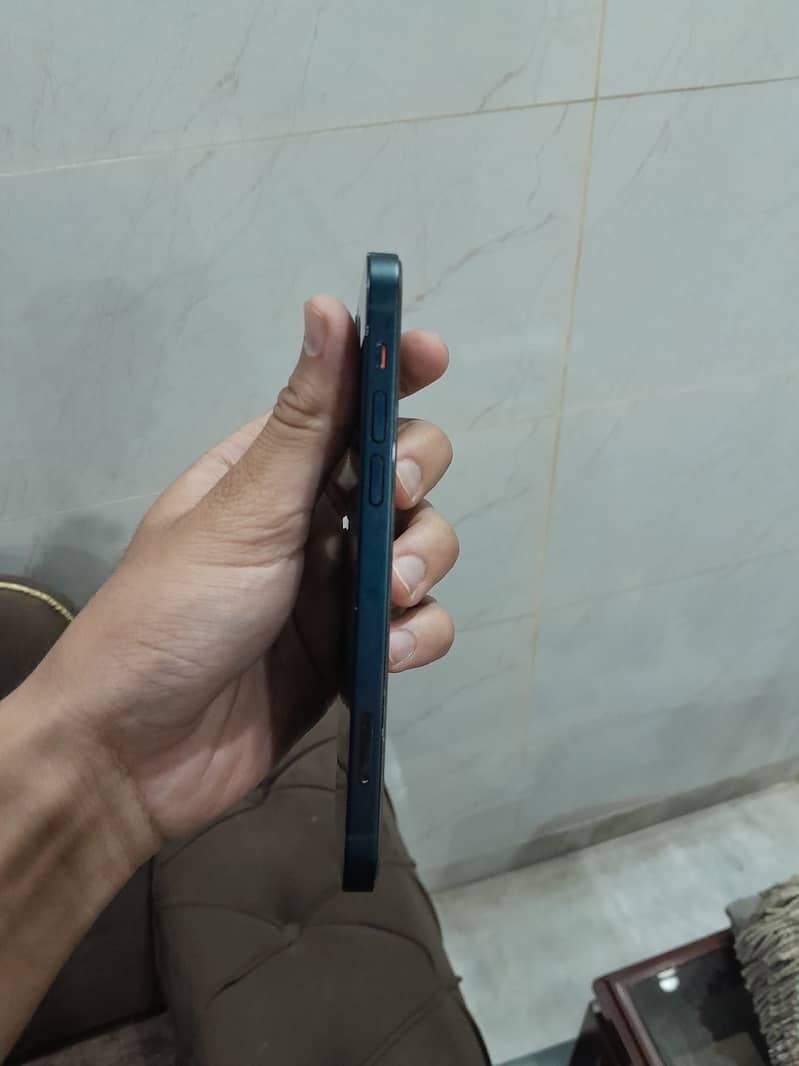 Apple iPhone 12 1