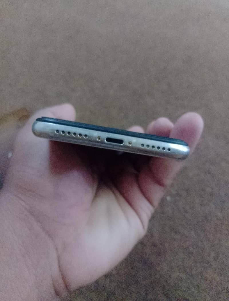 Apple iPhone X 3