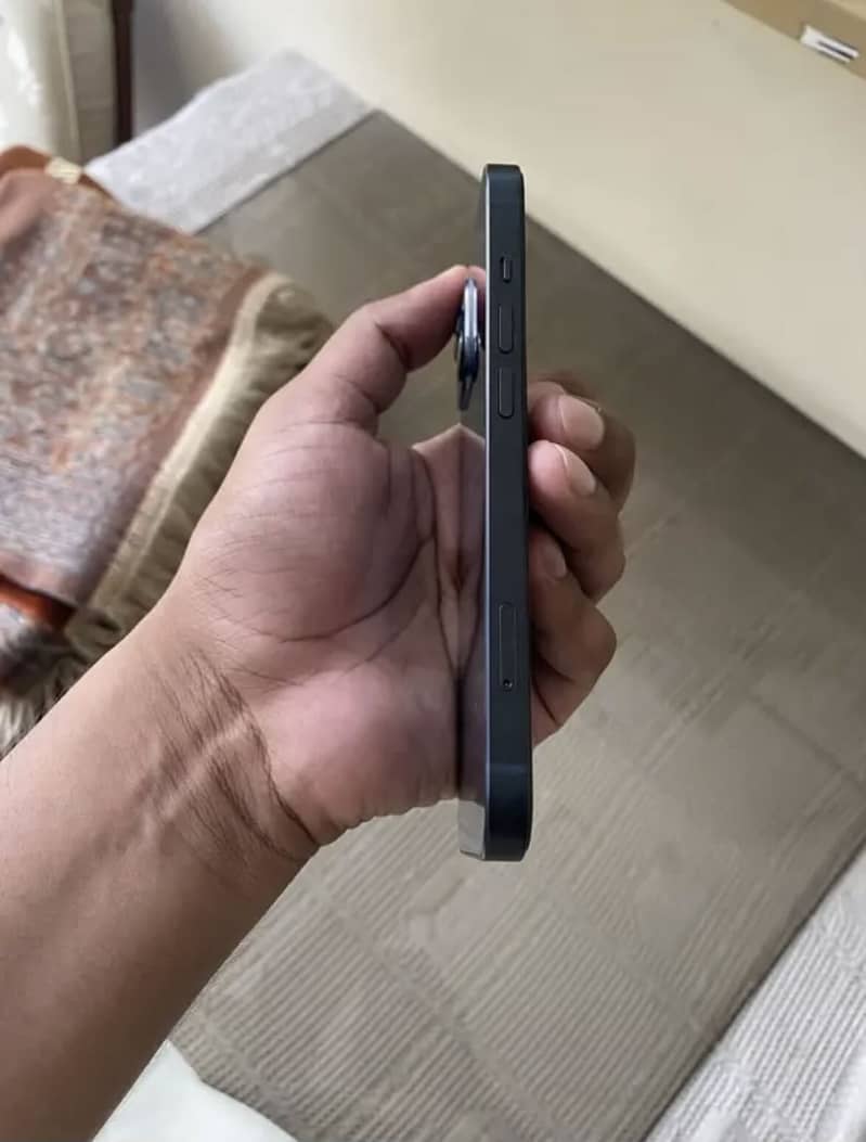 Apple iPhone 13 2