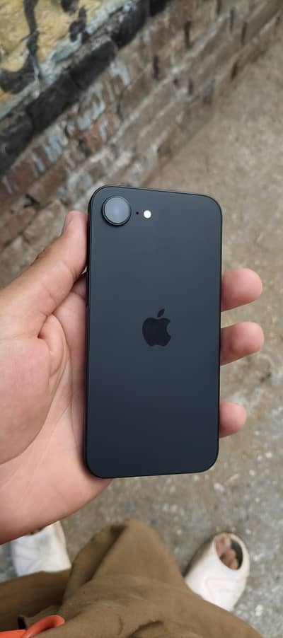 Apple iPhone 16e box cable