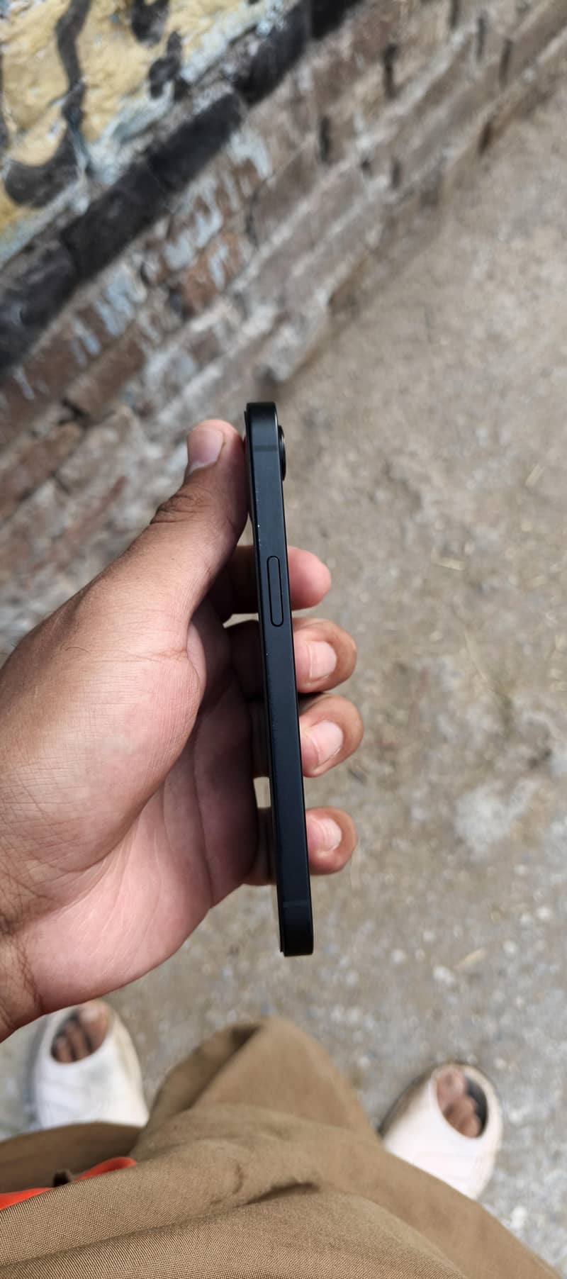Apple iPhone 16e box cable 2