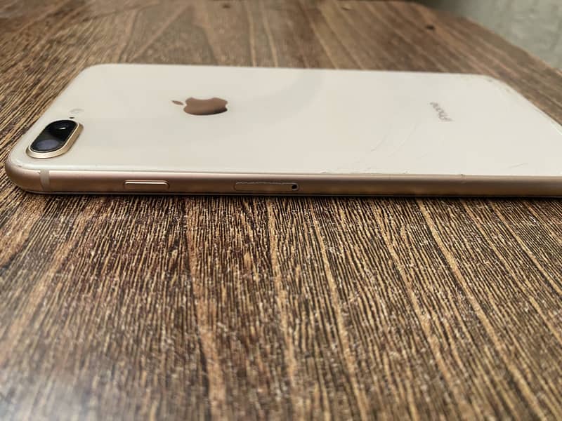 Apple iPhone 8 Plus 2