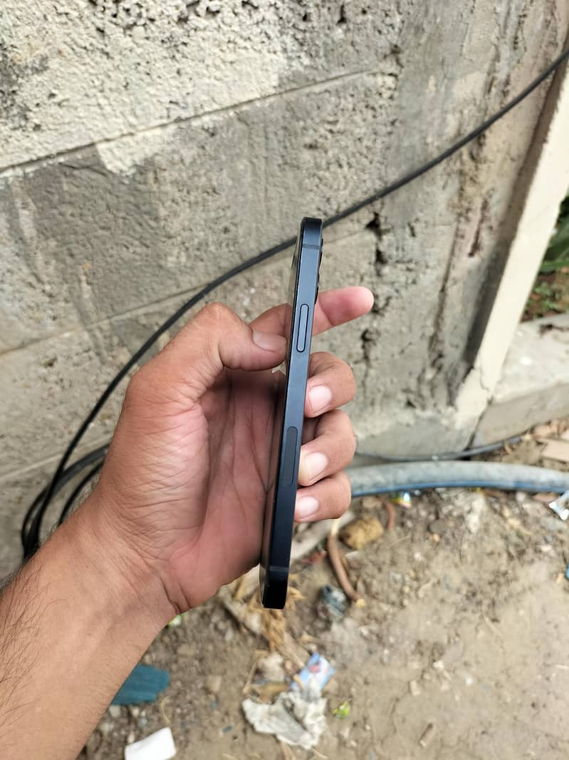 Apple iPhone 12 3