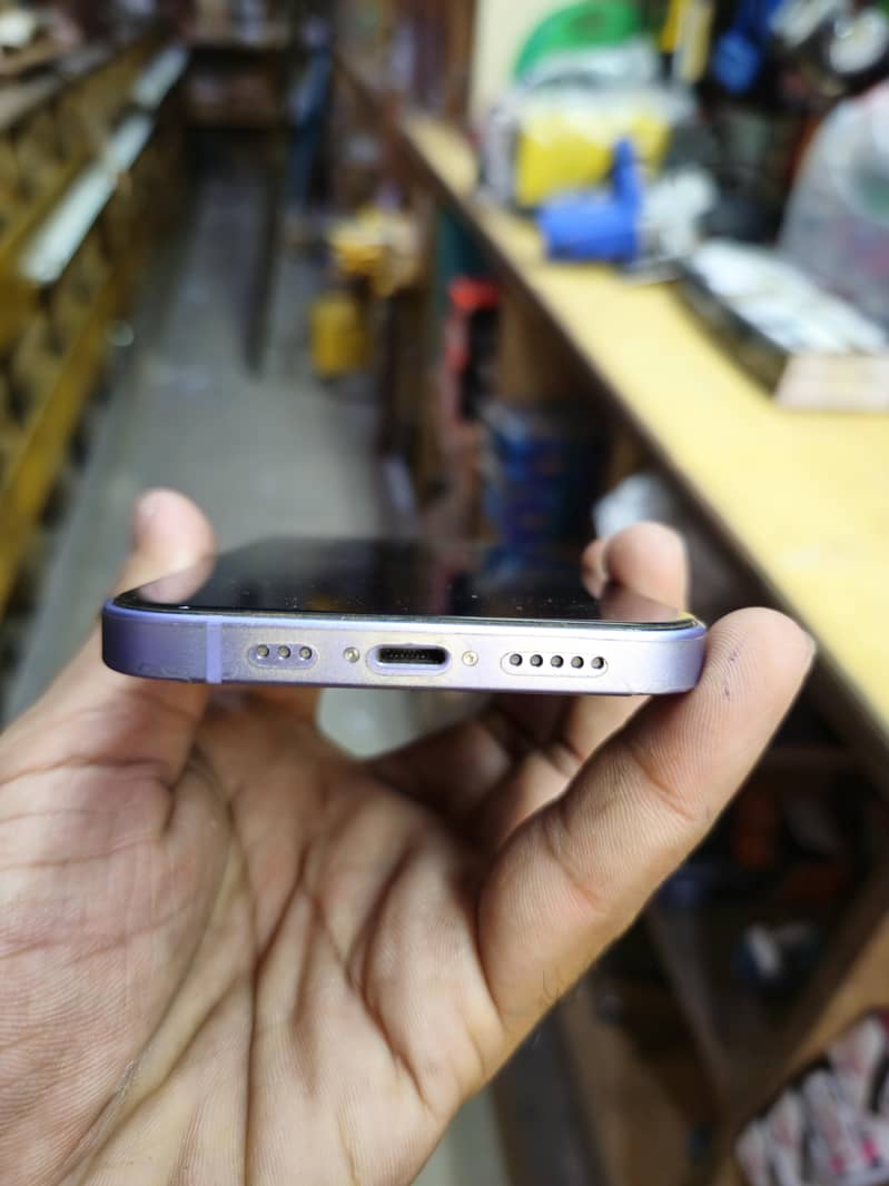 Apple iPhone 12 3
