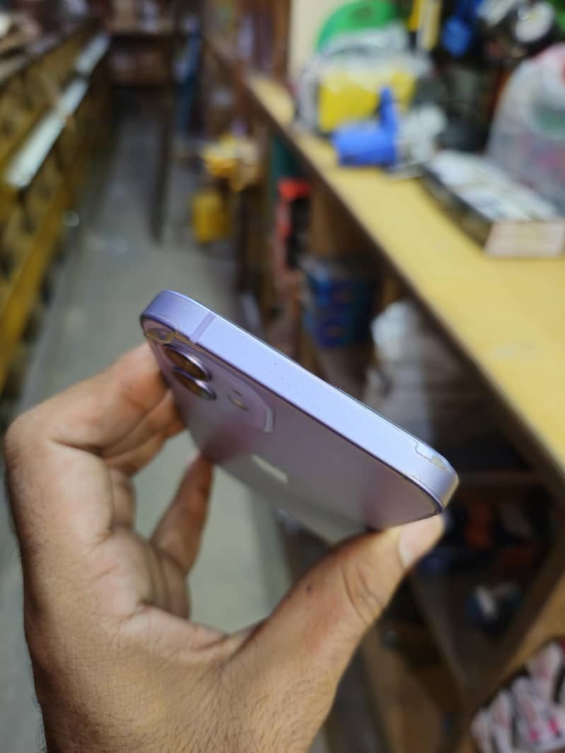 Apple iPhone 12 4