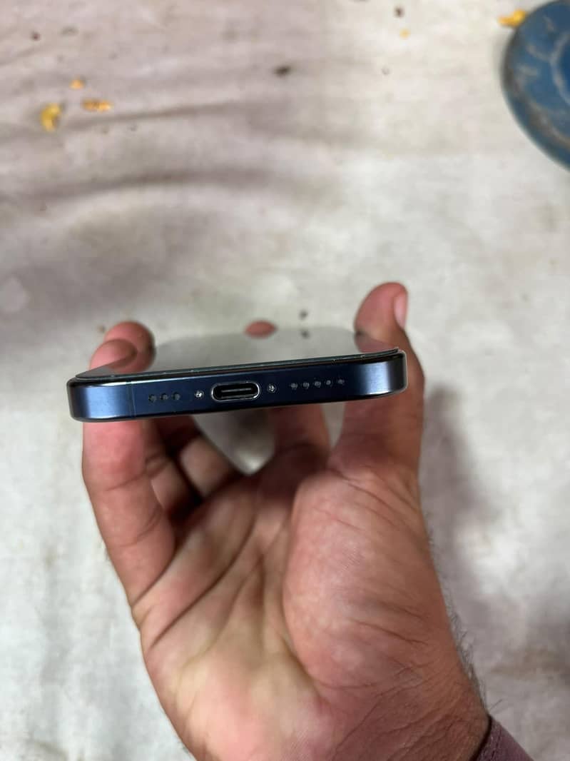 Apple iPhone 15 Pro 0