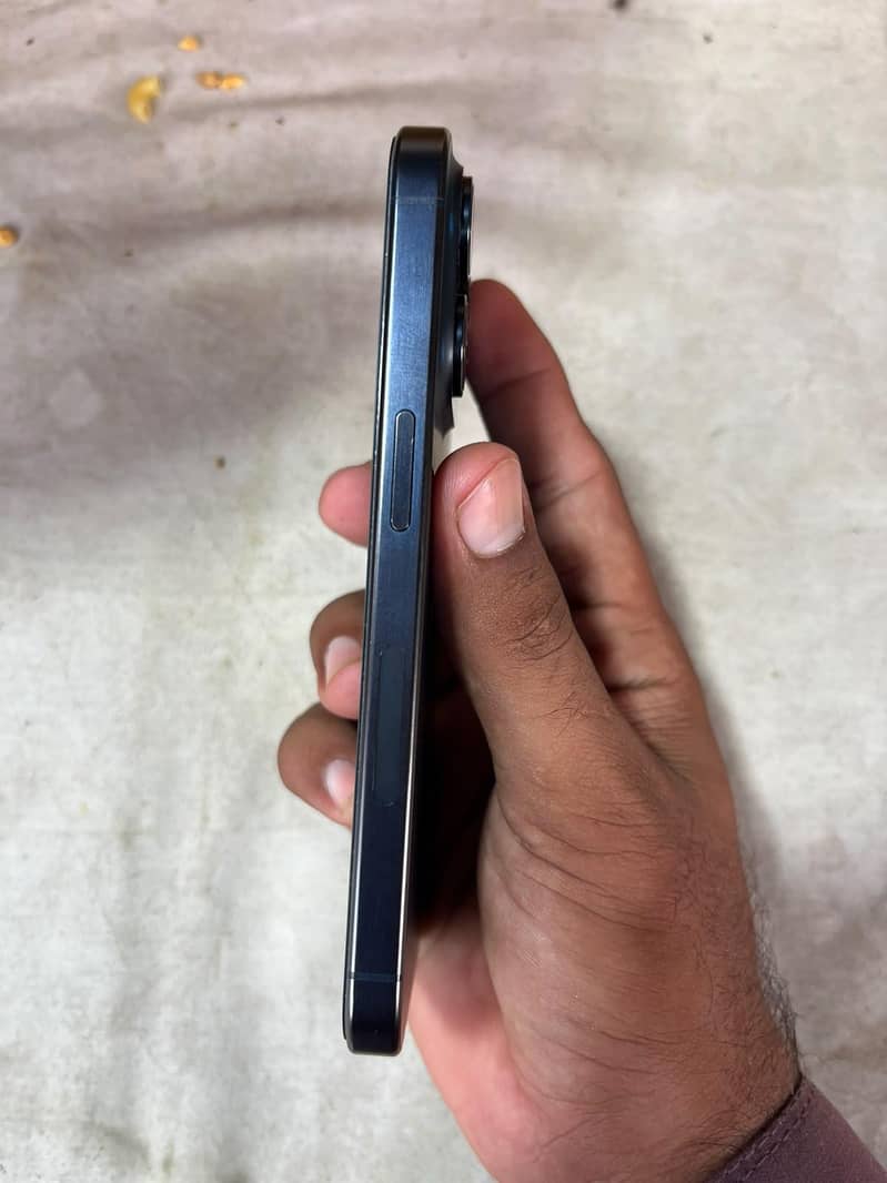 Apple iPhone 15 Pro 2