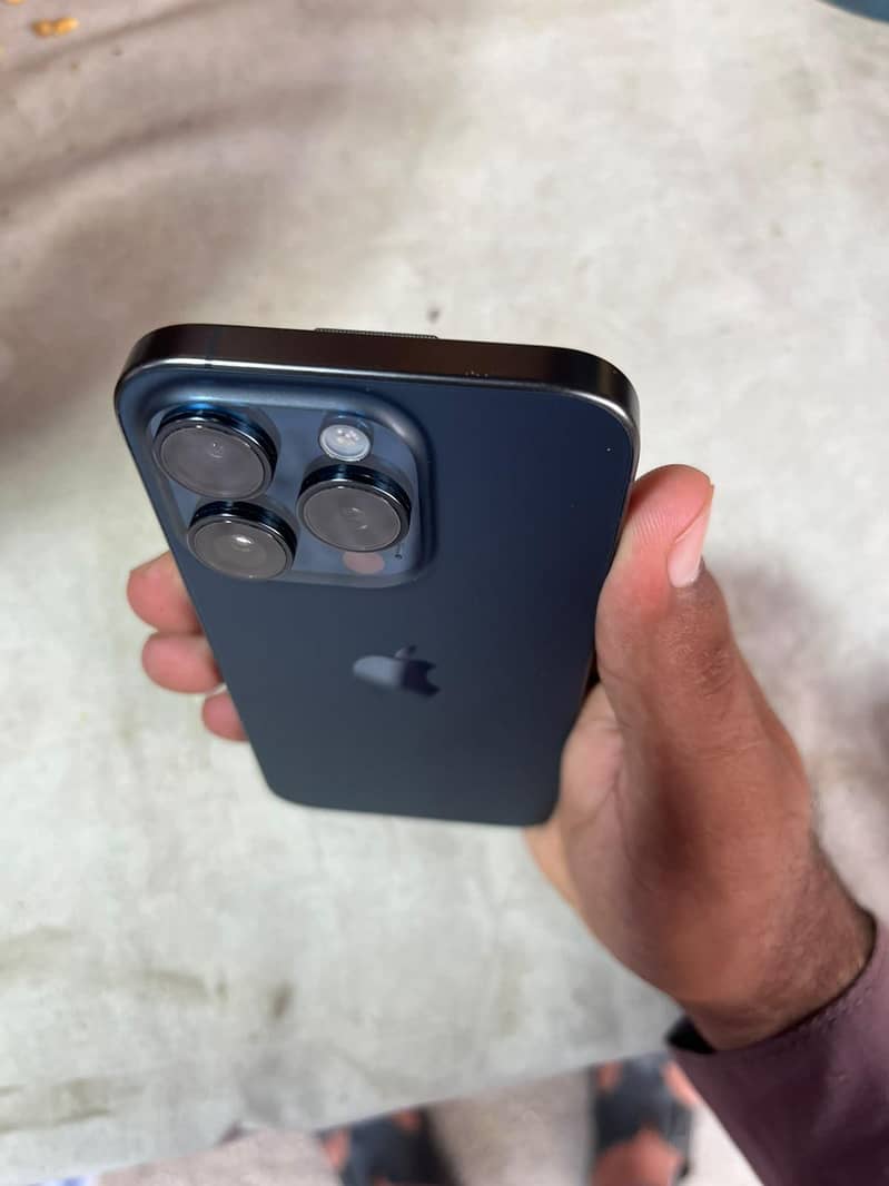 Apple iPhone 15 Pro 4