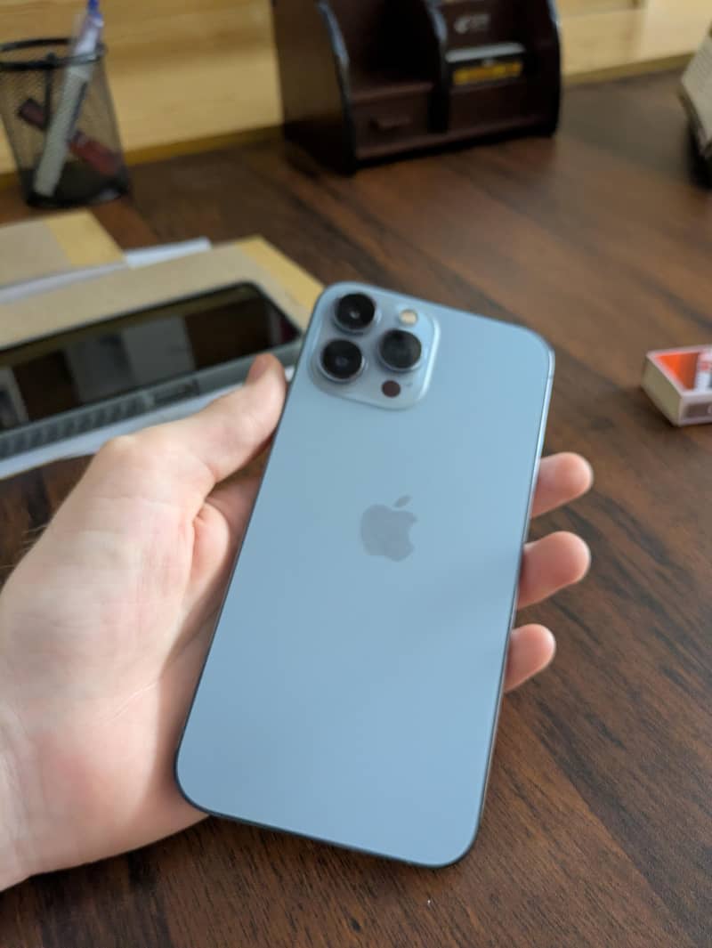 Apple iPhone 13 Pro Max 0