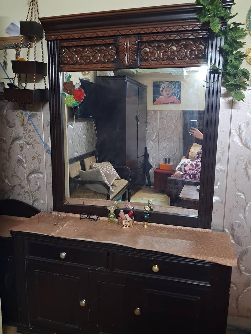 dressing table 0